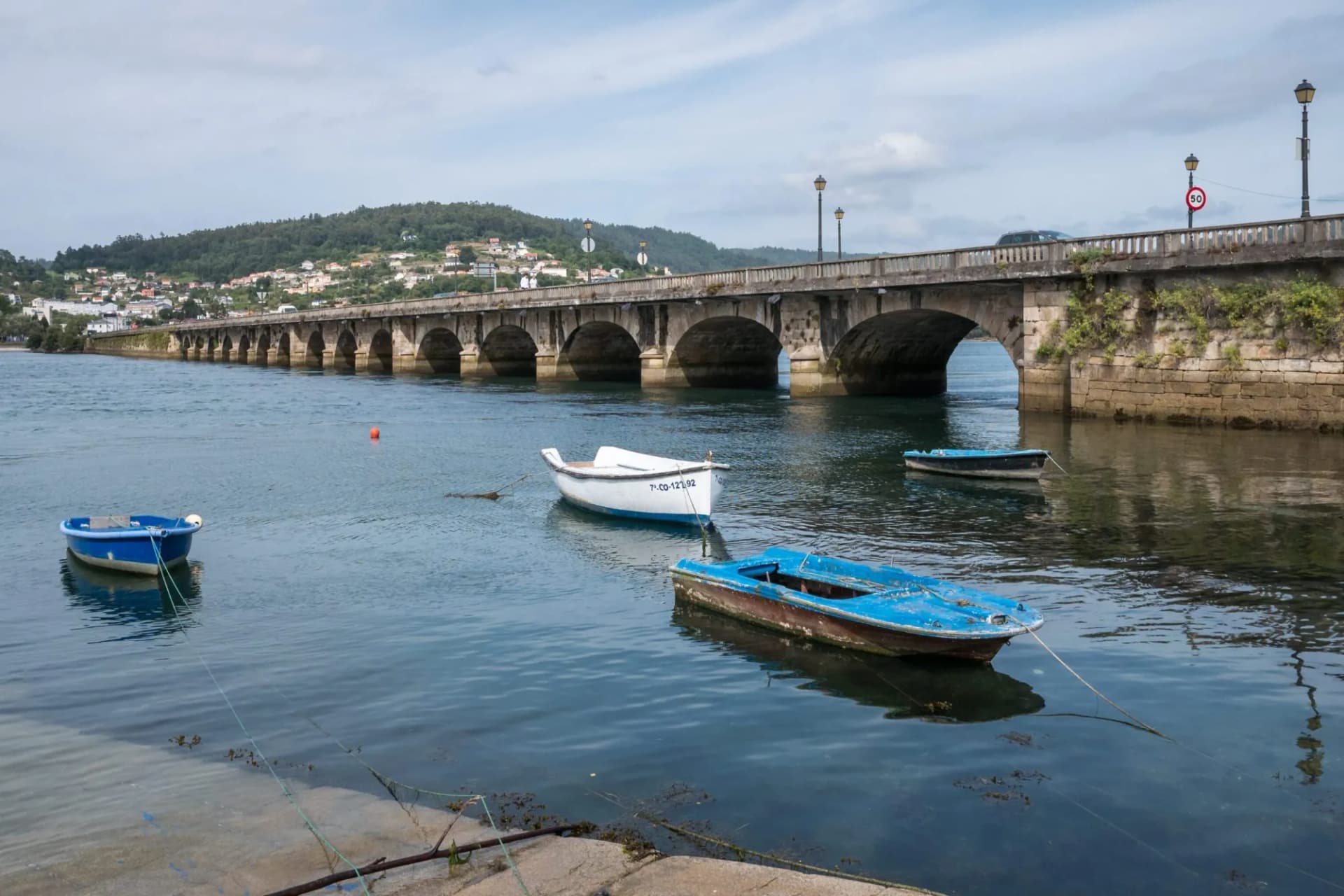 Ponte de Pedra ("the Stone bridge") crossing the Eume River in Pontedeume, La Coruna, Galicia, Spain