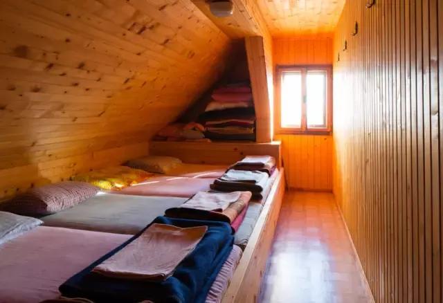 Prešernova Koča na Stolu image 2