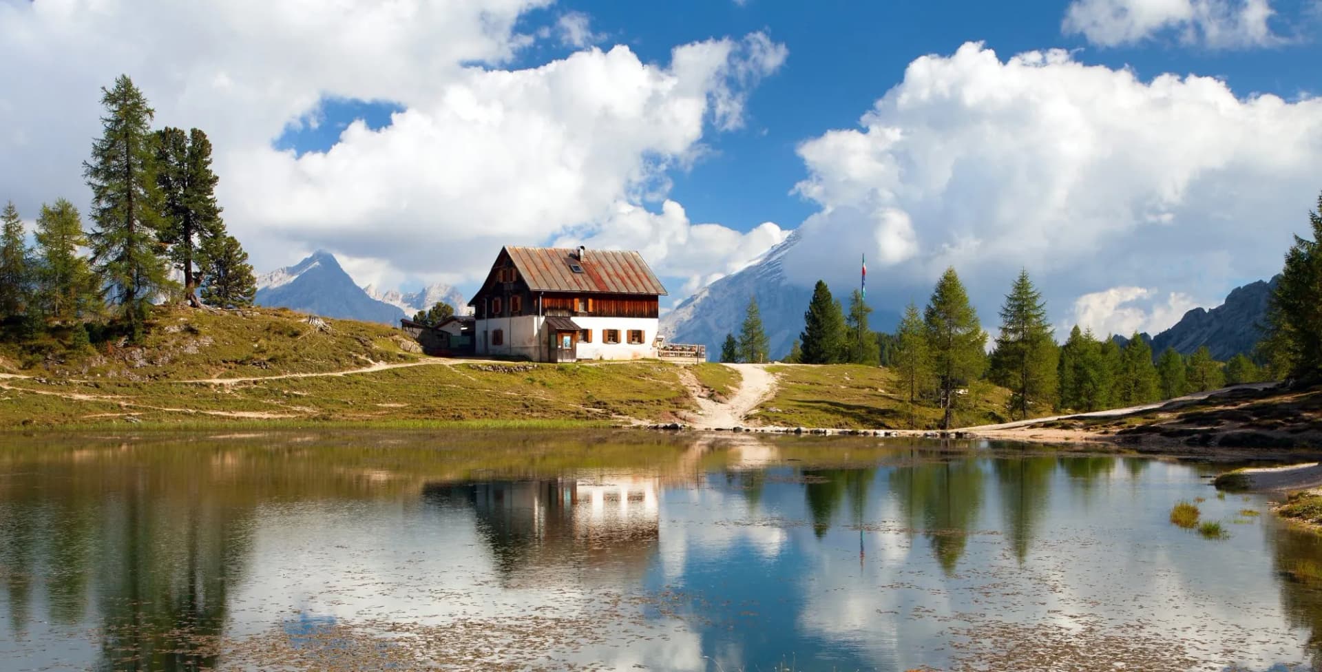 Lago de Federa and rifugio Croda da Lago