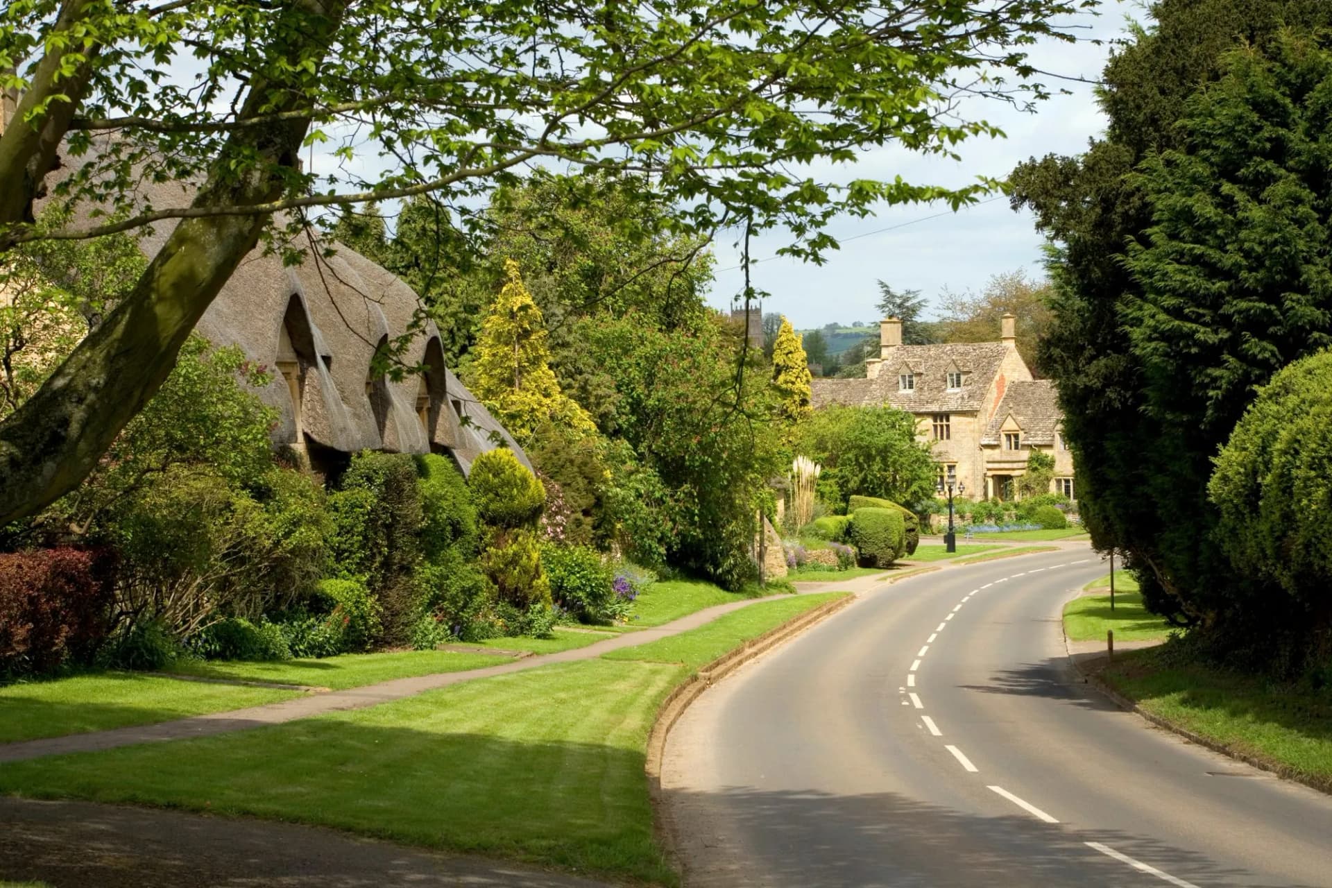 England, Gloucestershire, Cotswolds, Chipping Campden, Thatched Cotswold cottages
