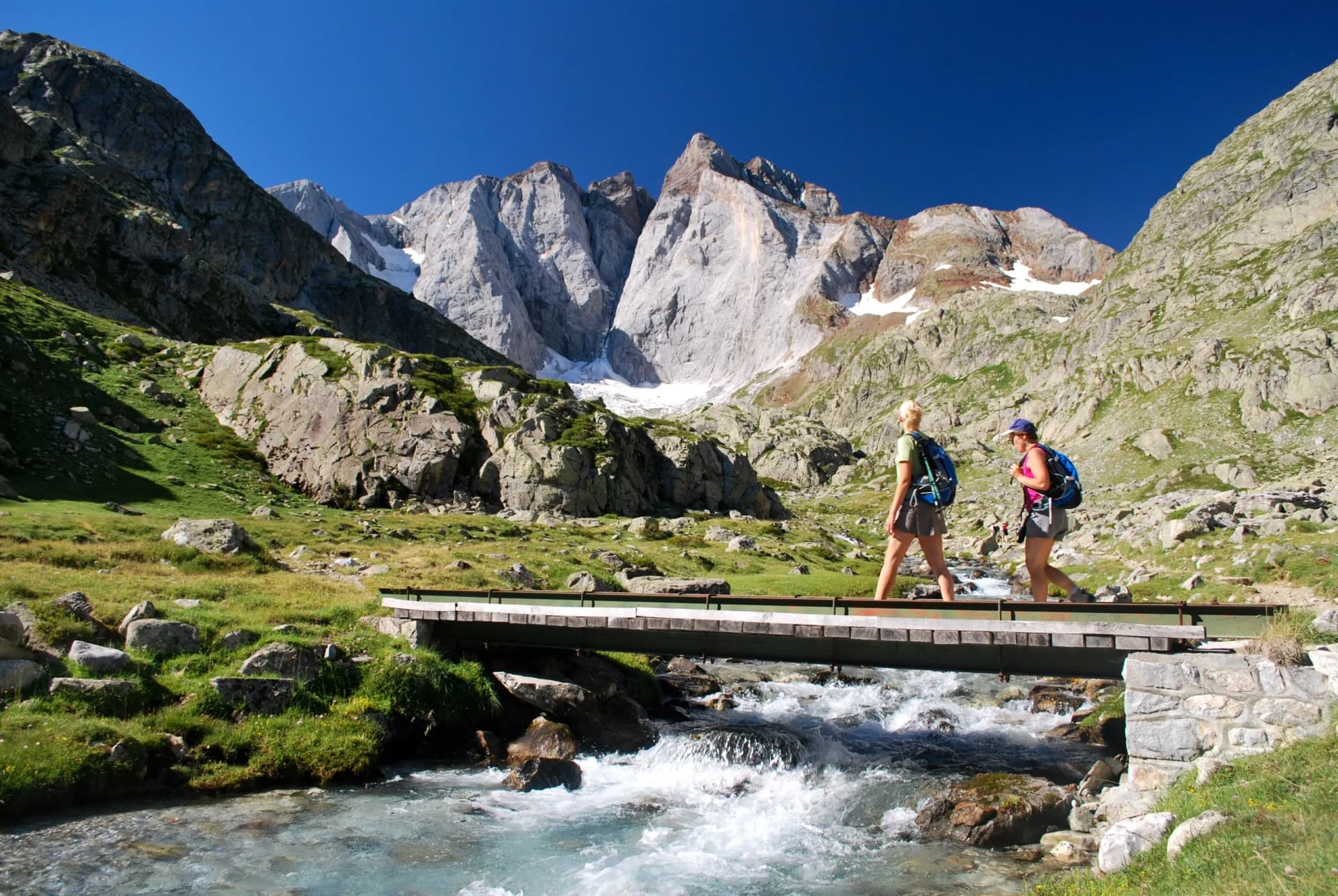 Traversée d'un pont au Vignemale