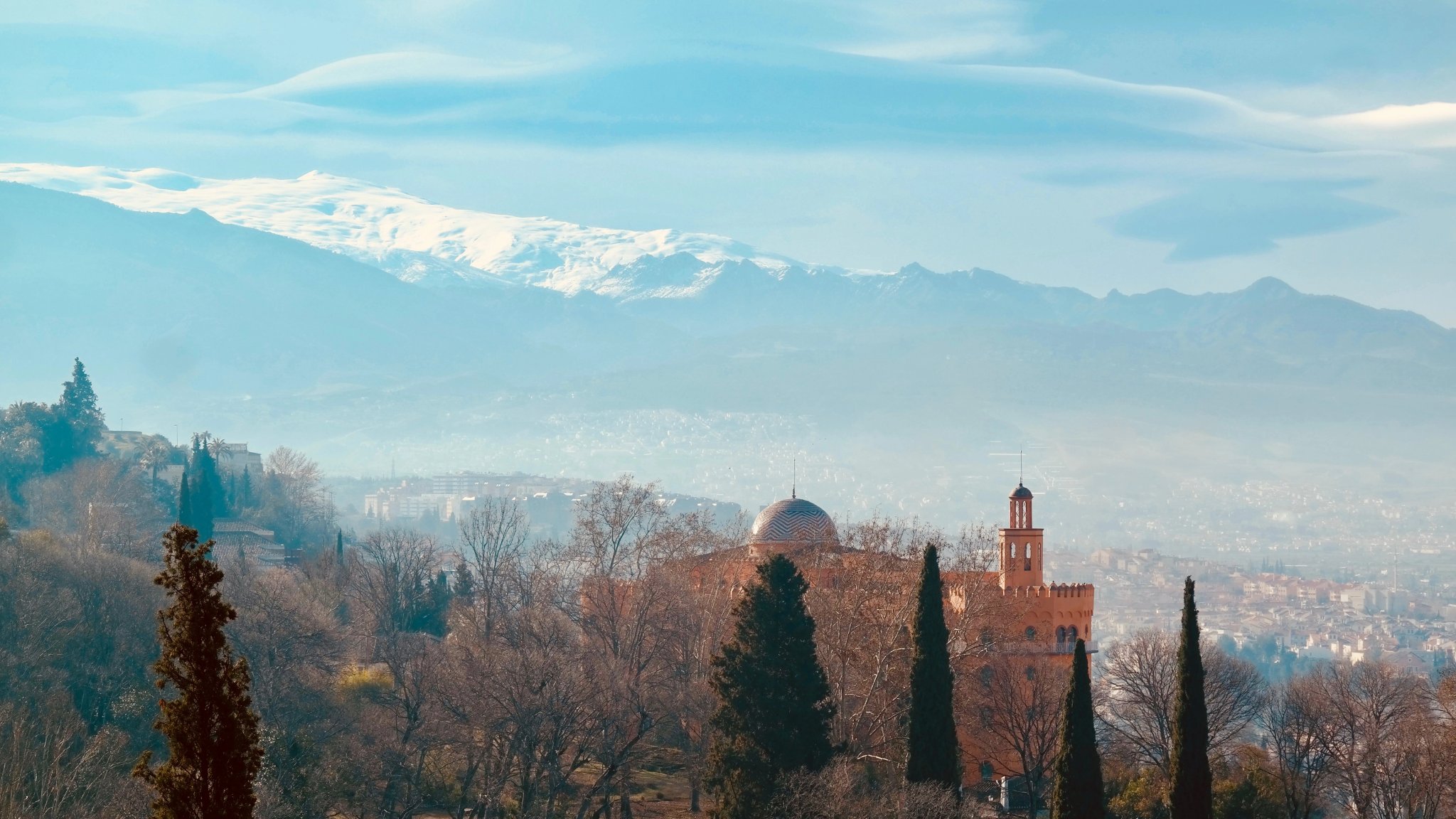 Snöiga Sierra Nevada från Alhambra de Grenada