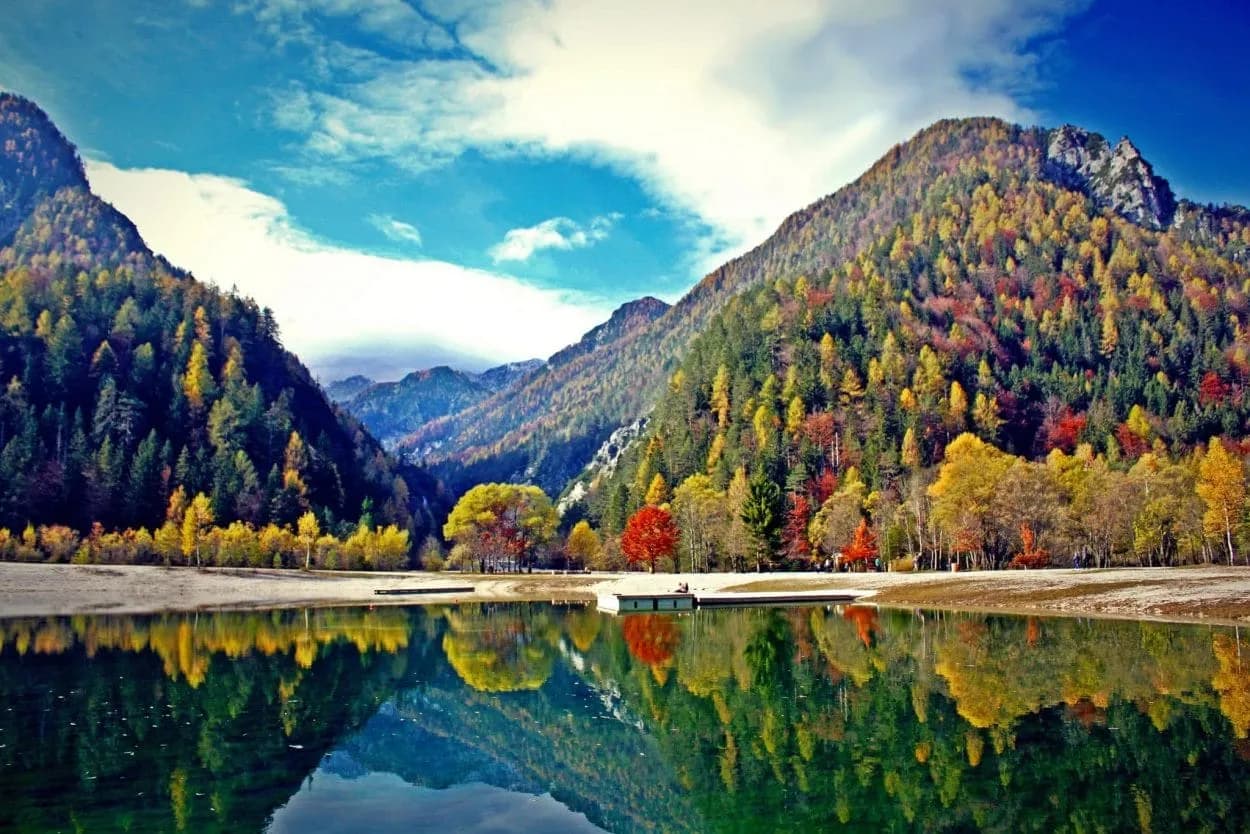 lake jasna in autumn