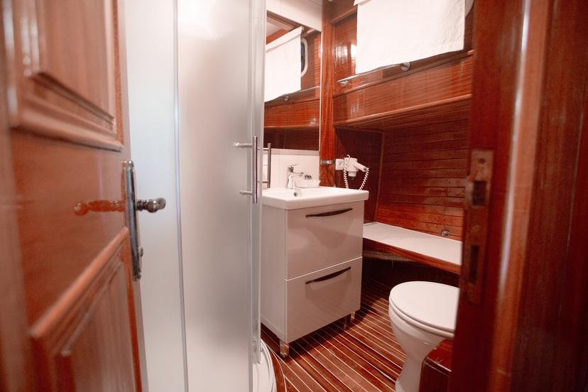 Double Cabin (4 x) image 3