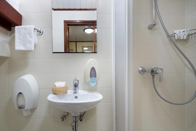 Double Cabin (x4) image 3