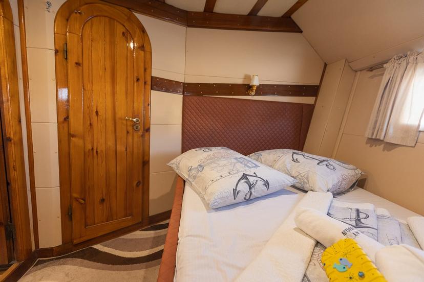 Double Cabin (x4) image 3