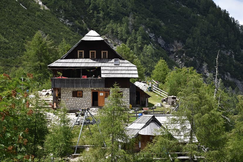 Češka koča na Ledinah image 2