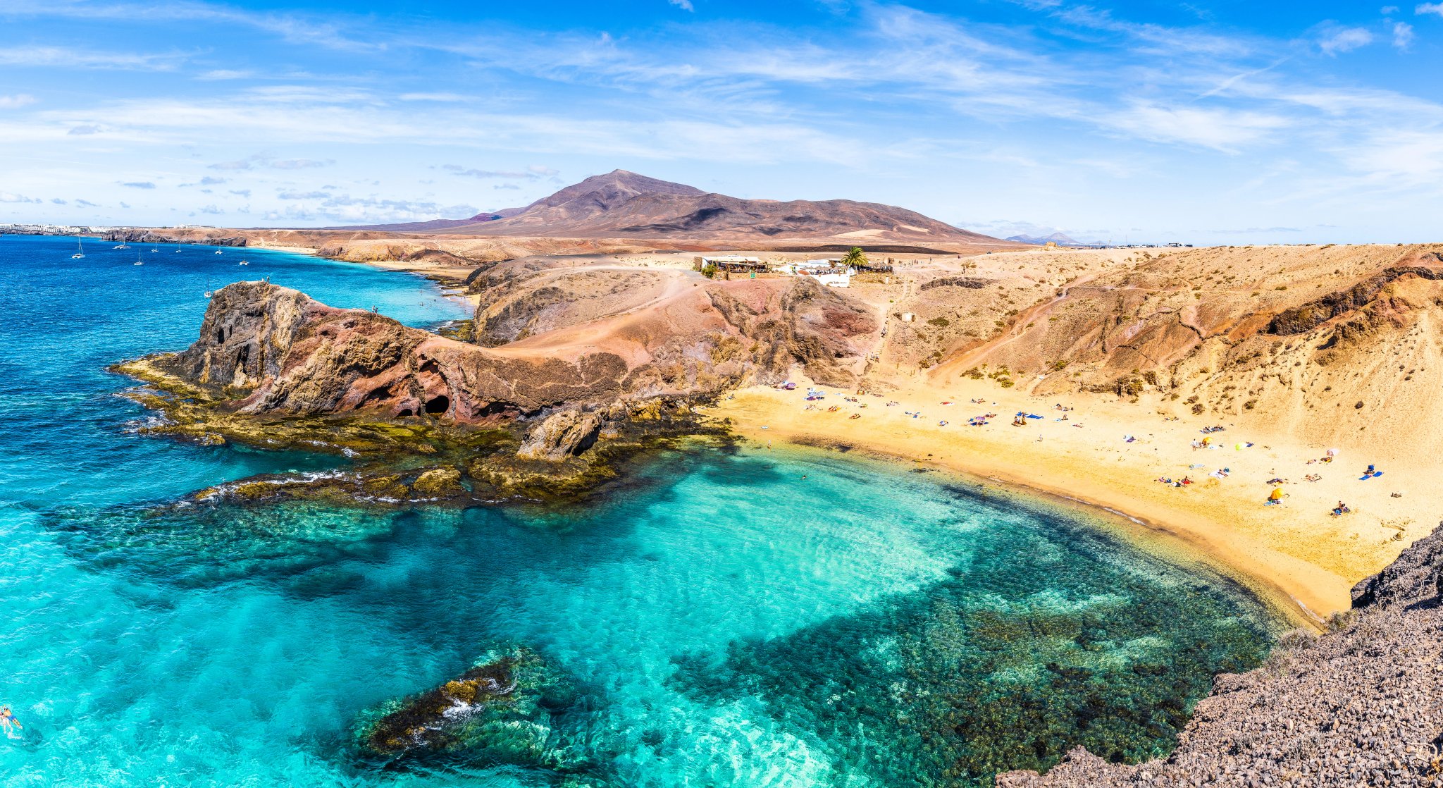 Landskab med turkist havvand på Papagayo-stranden, Lanzarote, De Kanariske Øer, Spanien