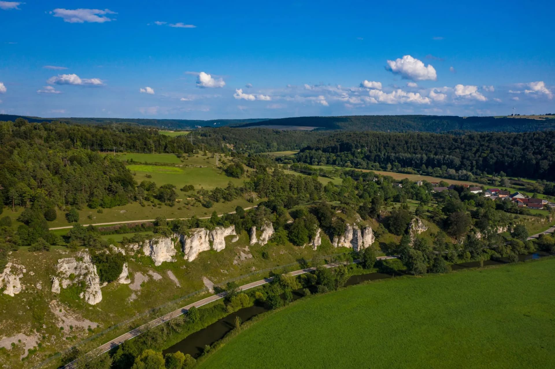 Die zwölf Apostel im Altmühltal von oben