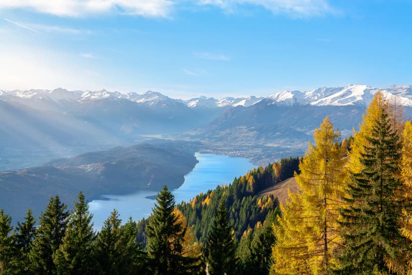 Sonnenuntergang mit Blick auf den Millstättersee in Kärnten.