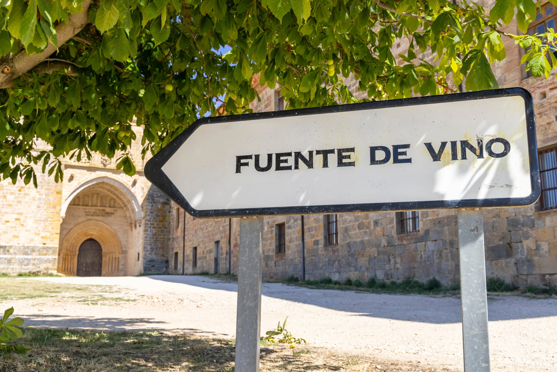 Vin tap i Irache vingård, Vejen til Santiago de Compostela, Navarra, Spanien