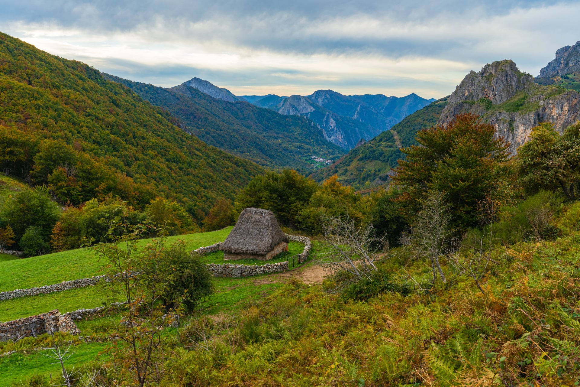 Autumn landscape in the Somiedo natural park in Asturias.