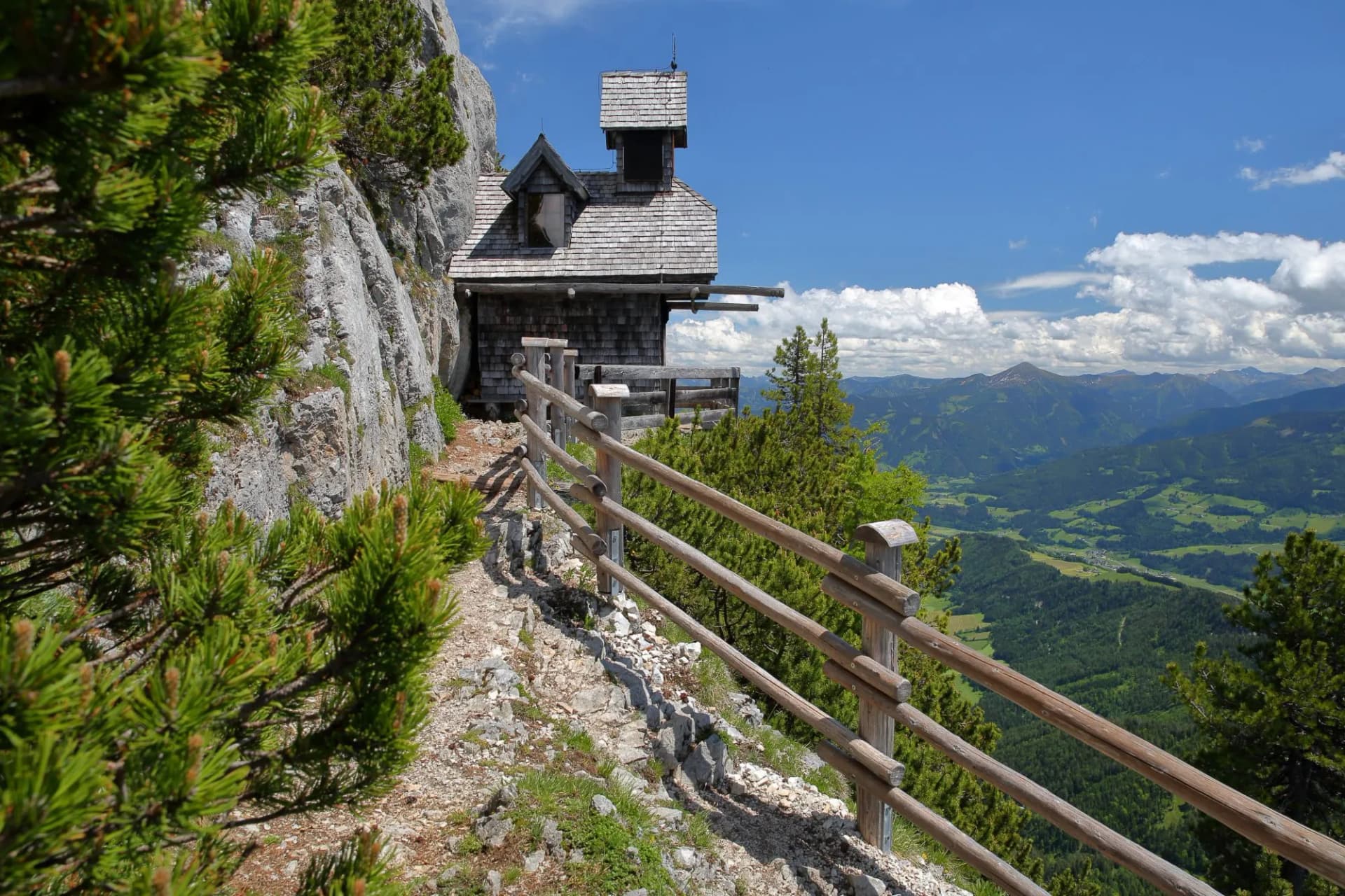 The Friedenskircherl chapel, located along the hike leading to Mount Stoderzinken (Grobming in the Enns Valley), Salzkammergut, Styria, Austria, Europe