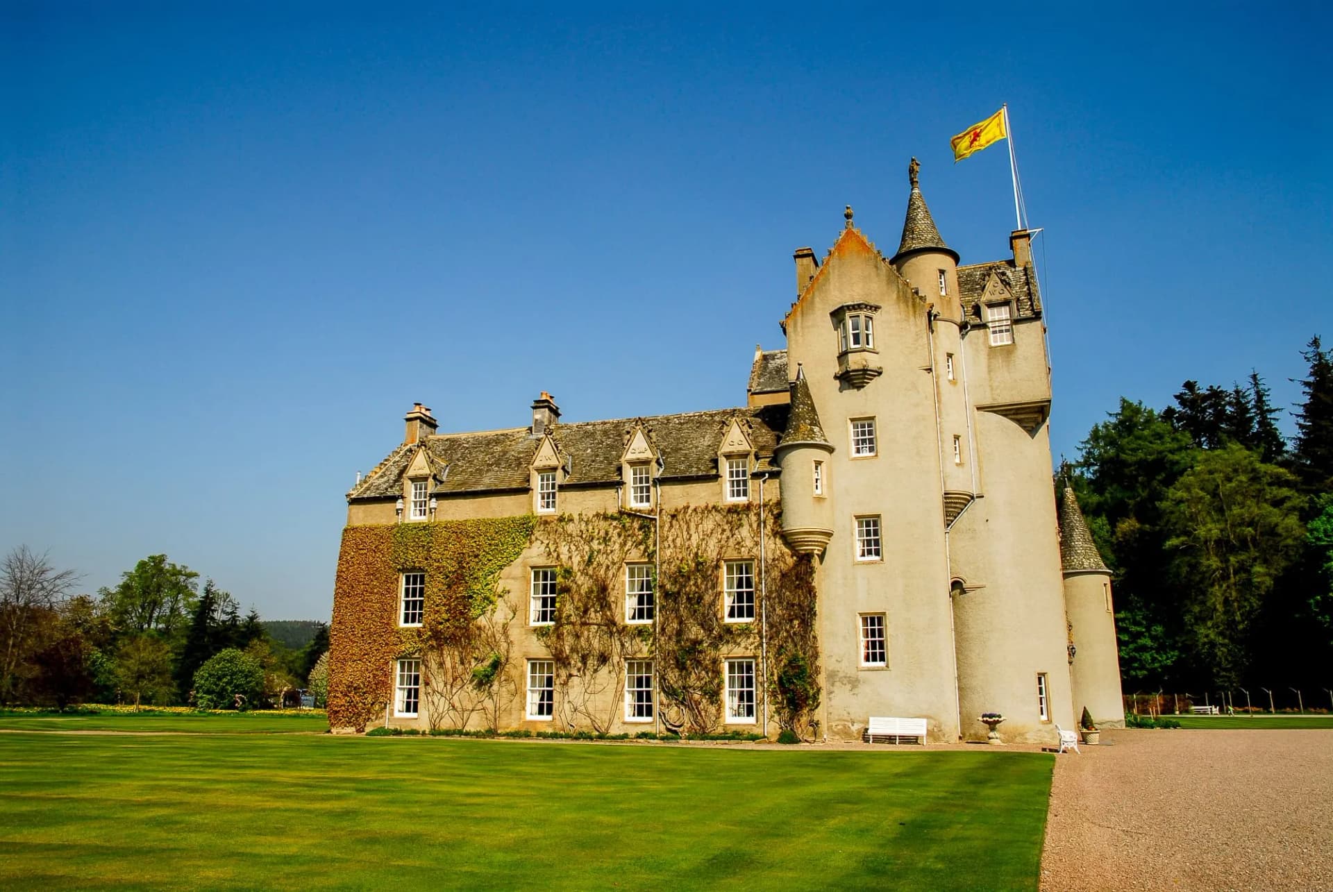 Ballindalloch Castle