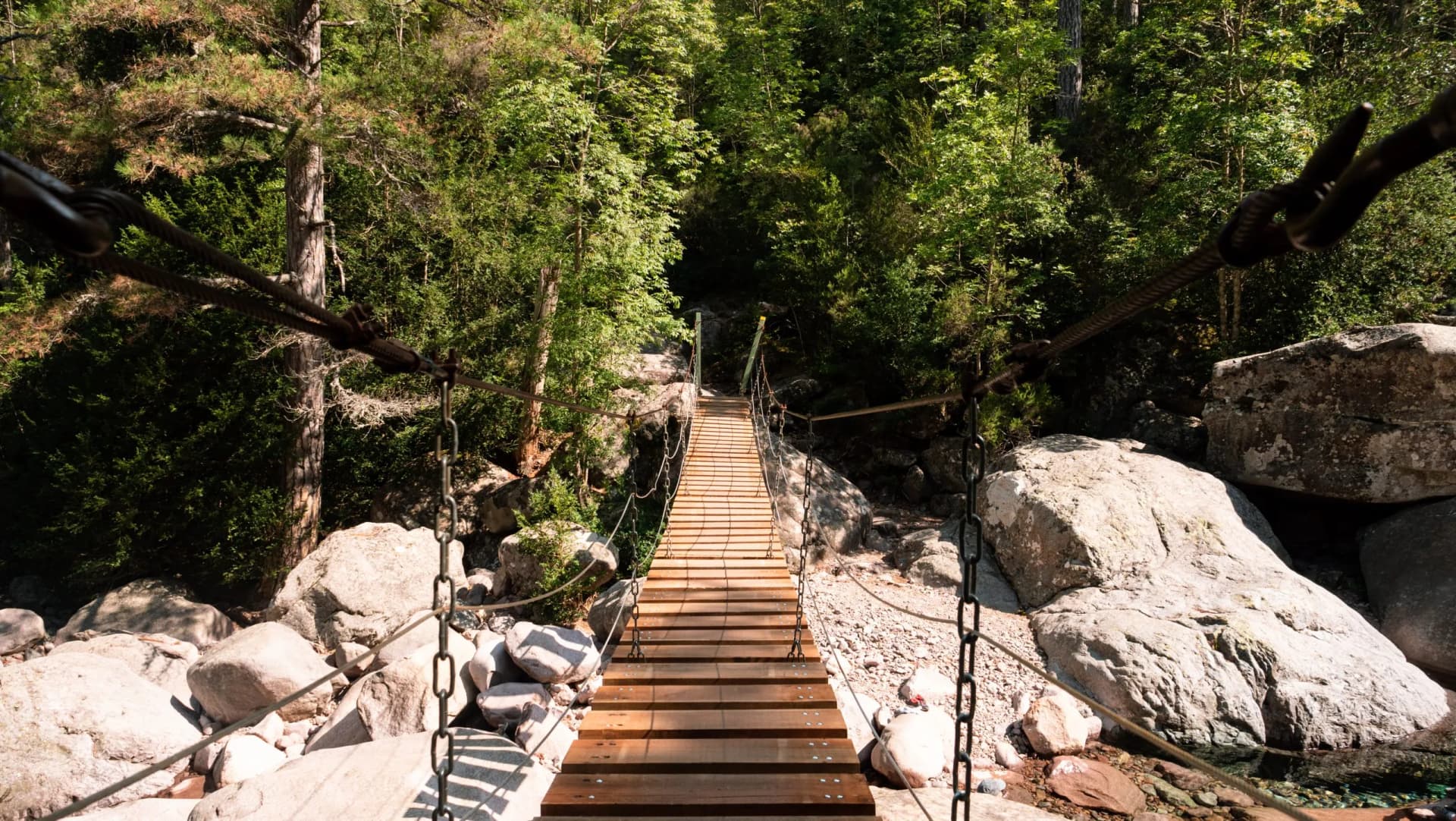 Hike in Bonifatu to the Spasimata footbridge in Corsica