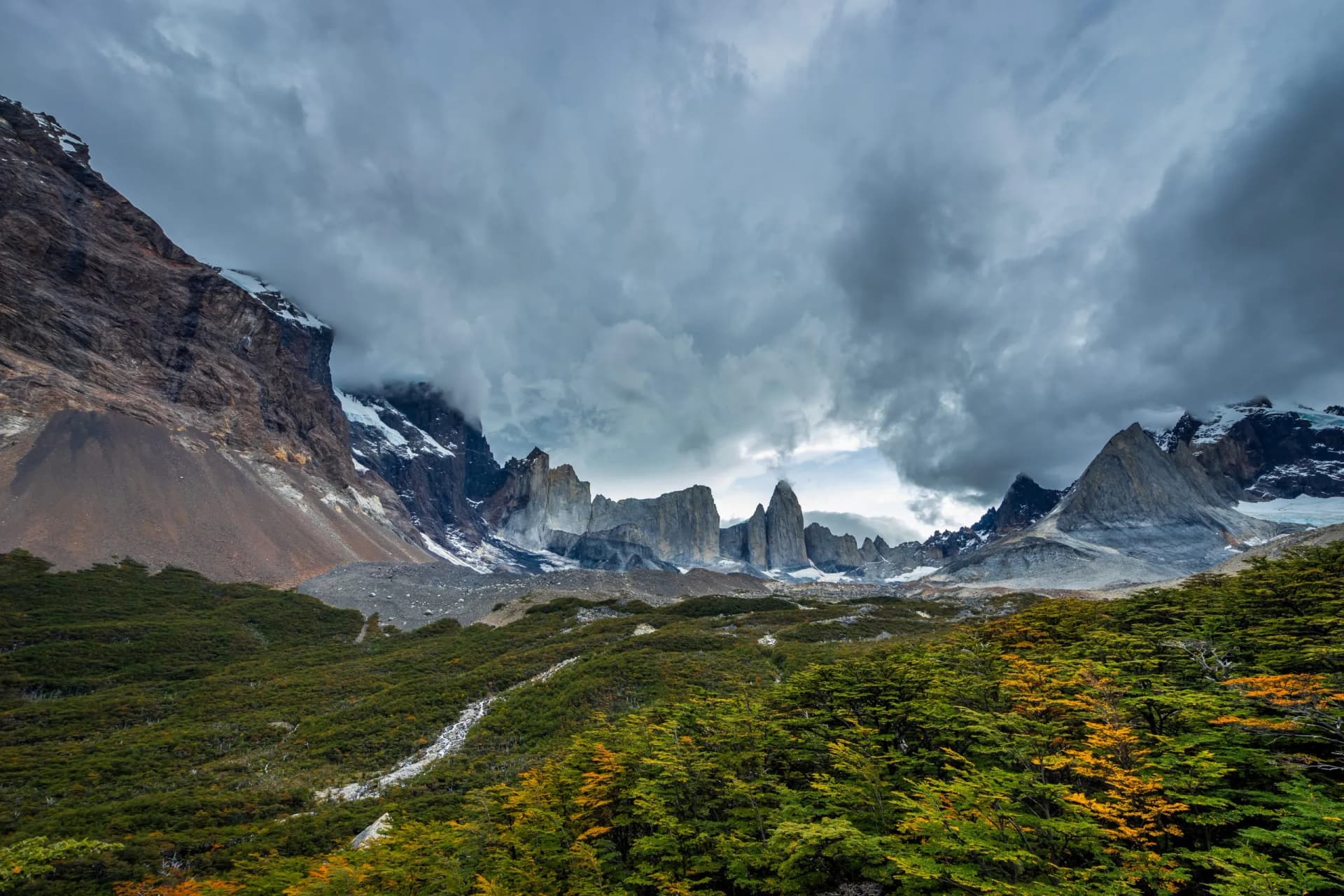 View of Valle Frances viewpoint in Torres del Pain National Park